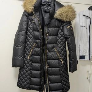 Svart quiltad dunjacka - Ny och oanvänd!