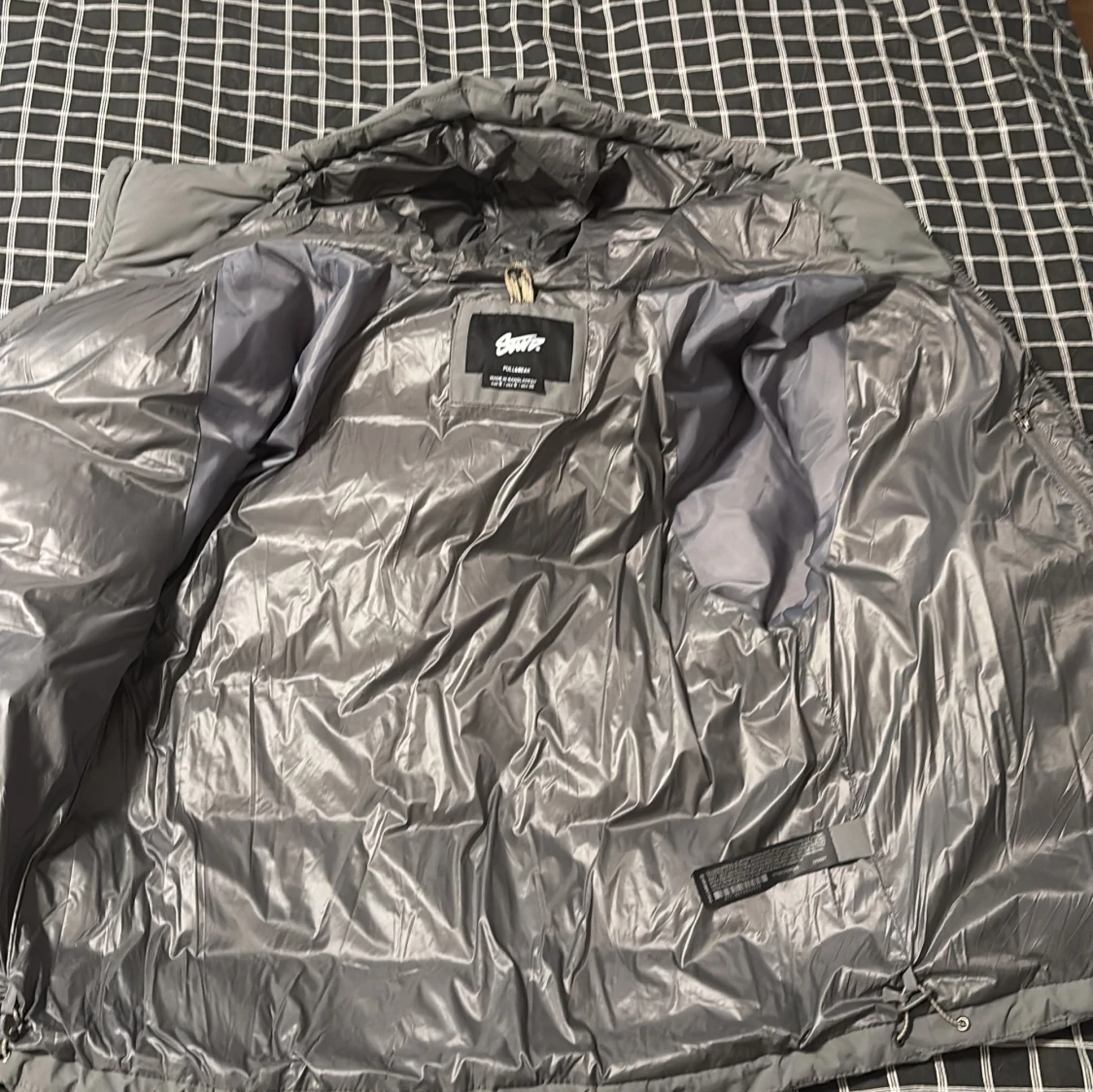 Grå pufferjacka från Pull&Bear - 2