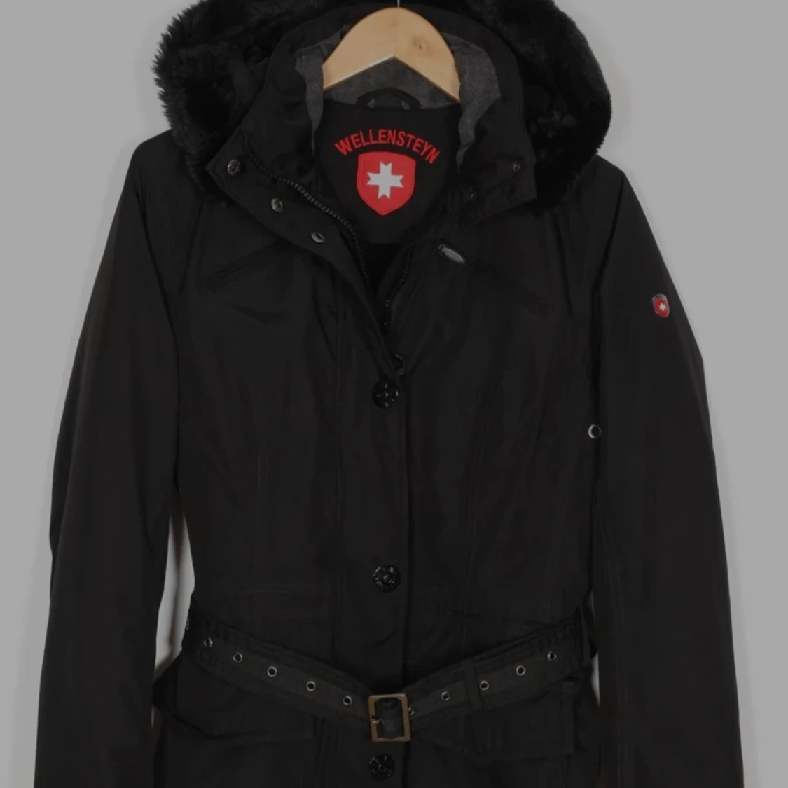Svart parkajacka från Wellensteyn