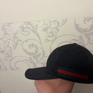 Gucci keps - Mycket fint skick! Inga skador. 100% äkta, chippet finns kvar och medföljer såklart 