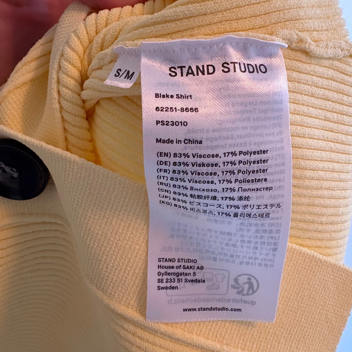 Ljusgul ribbad kofta från Stand Studio - 3