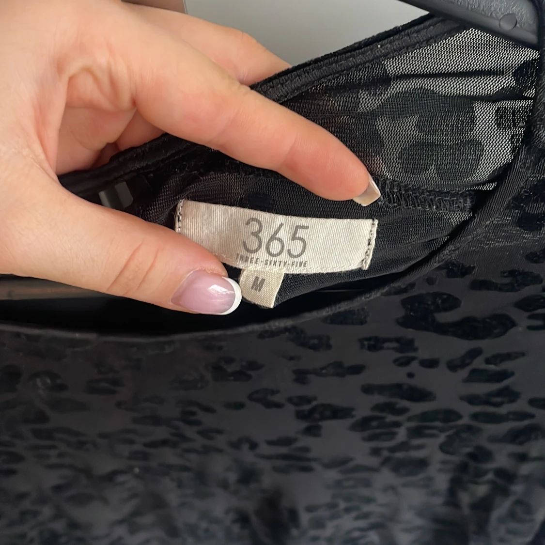 Svart meshblus med leopardmönster 365 - 2