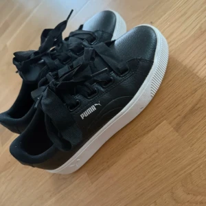 Puma-sneakers - Använda fåtal enstaka gånger, men ser ut som nya!