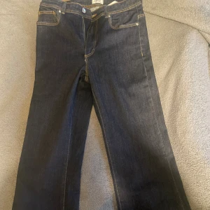 Jeans - Snygga mörkblå jeans från Only med bootcut ben. Köpta för 460kr. Endast testade. Säljer för 400kr men priset går såklart att pruta.