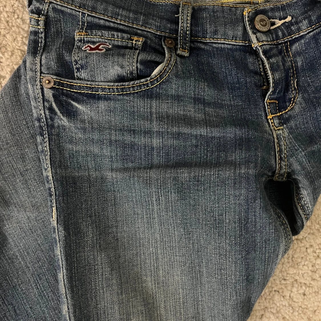 Blå bootcut jeans från Hollister - 3