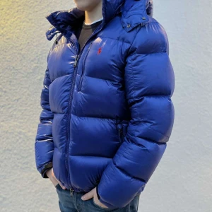 Ralph Lauren Vinterjacka - Säljer en Ralph Lauren vinterjacka. Hör av er vid frågor/funderingar!!