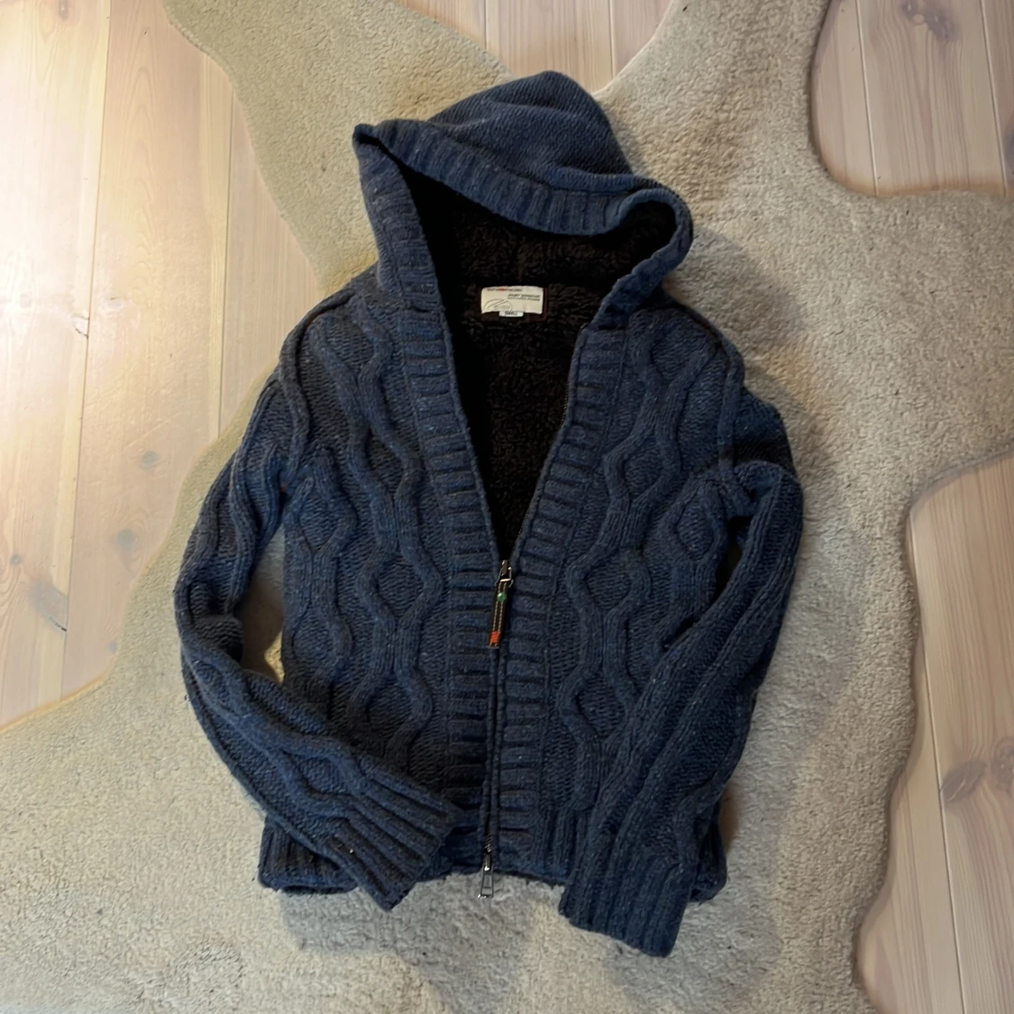 Mörkblå stickad hoodie från Energie - 1