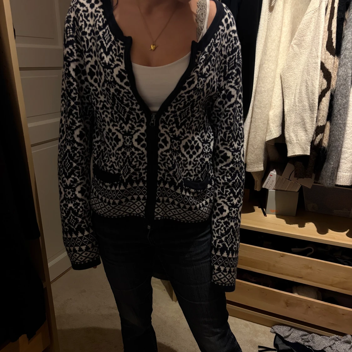 Mönstrad blåvit kofta med dragkedja - 1