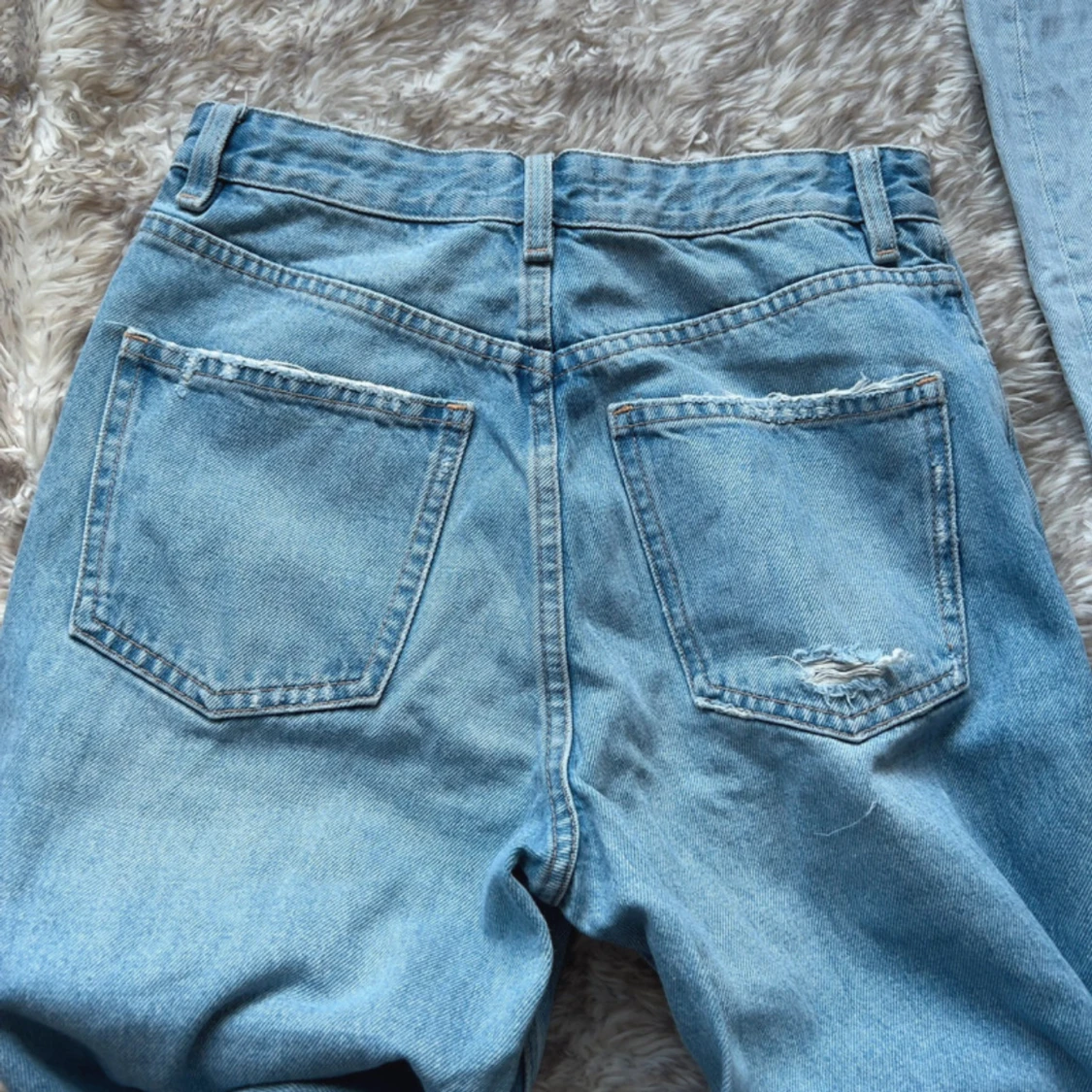 Ljusa ripped jeans från Zara, strl 36 - 4