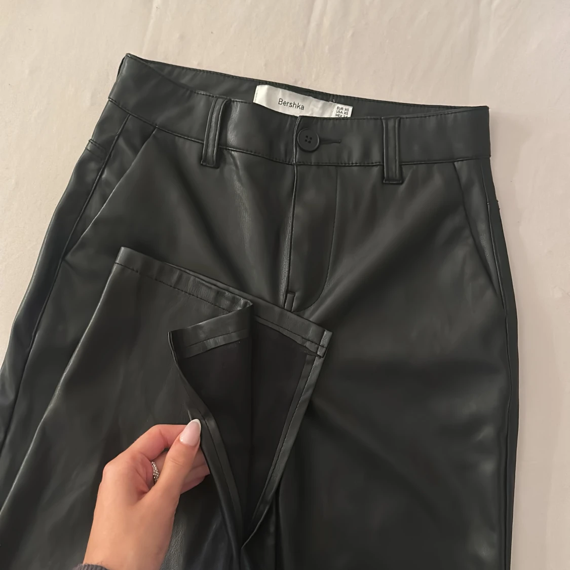 Svarta skinnbyxor från Bershka XS - 1