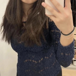 Ida Sjöstedt blus - Världens finaste blus från Ida Sjöstedt. Knappt använd och jättefint skick 💙 Nypris ca 1999kr!! Vid frågor, så är det bara att skriva!!