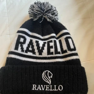 Ravello mössa - En riktig stilig ravello mössa, perfekt inför vintern❄️. Hör av dig vid minsta fundering/Felix 