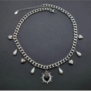 Handgjort halsband  - Rostfritt stål.  