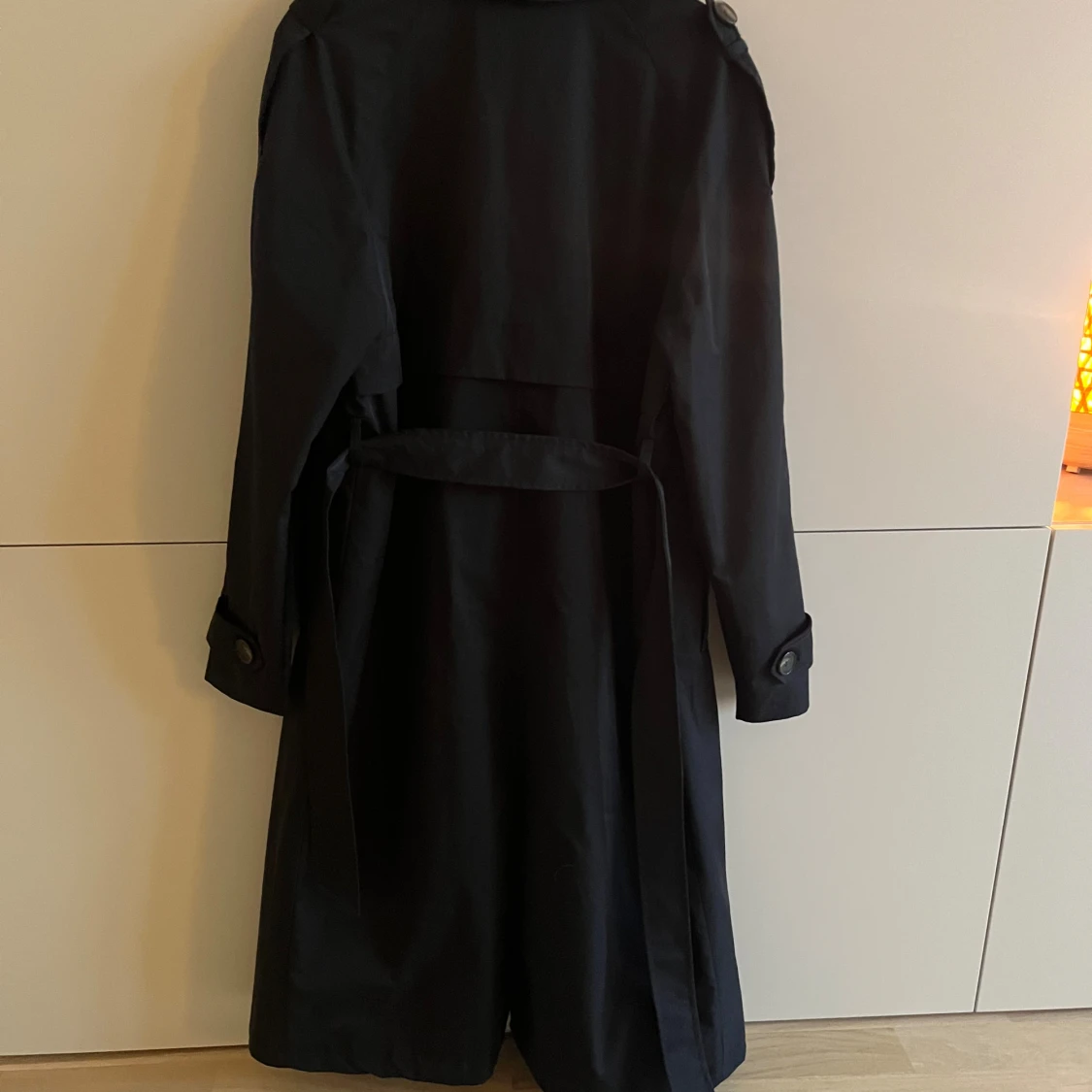 Svart trenchcoat från Pull&Bear - 1