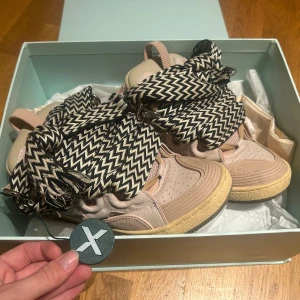 Lanvin Curb  - Säljer mina fina Rosa Lanvin curb i storlek 38 då dom inte kommer till andvänding💕💕