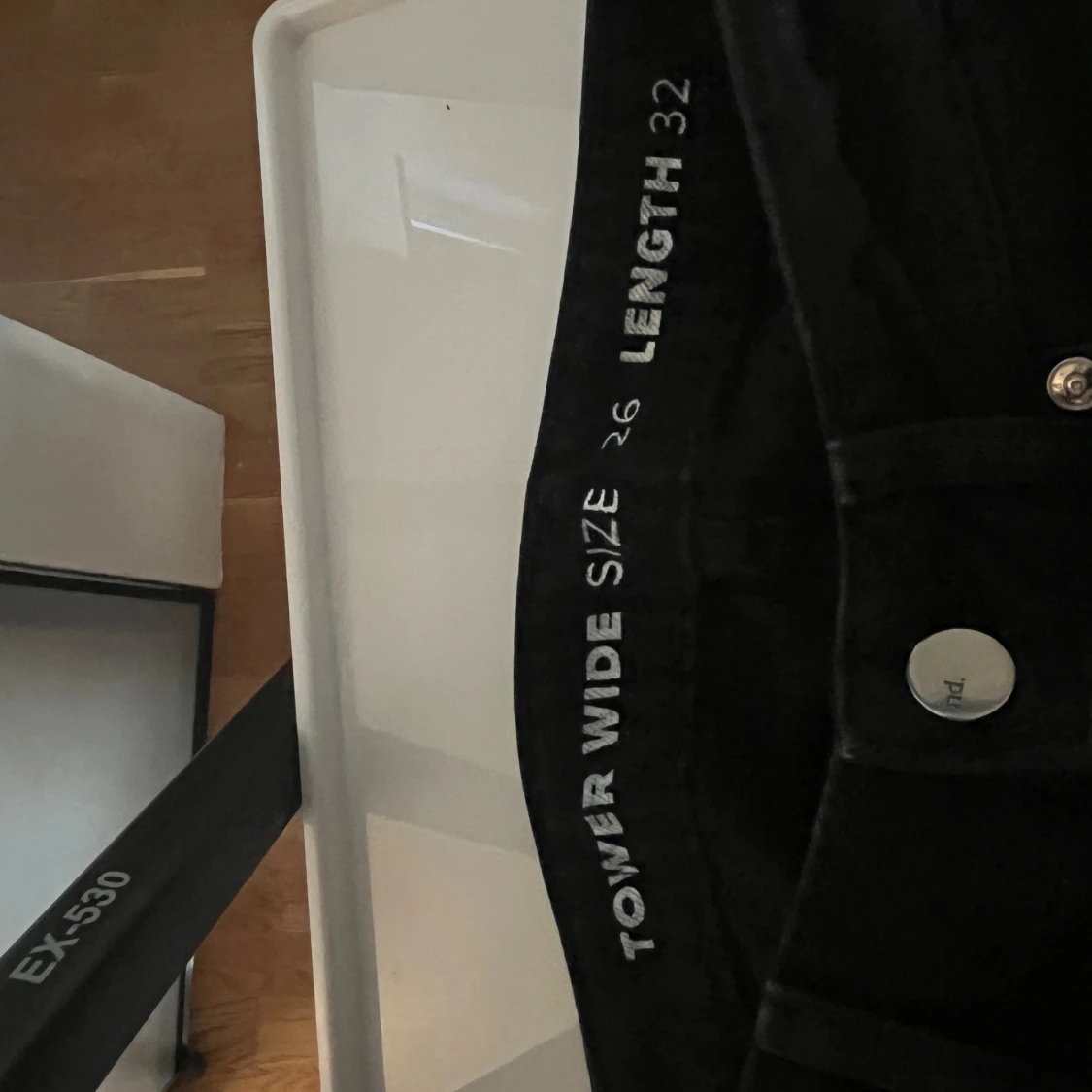 Svarta Tower Wide jeans, storlek 26 - 2