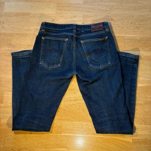 Nudie jeans - Väldigt snygga nudie jeans i väldigt bra skick.😁modellnamn skinny lean. hör av dig vid frågor✌️