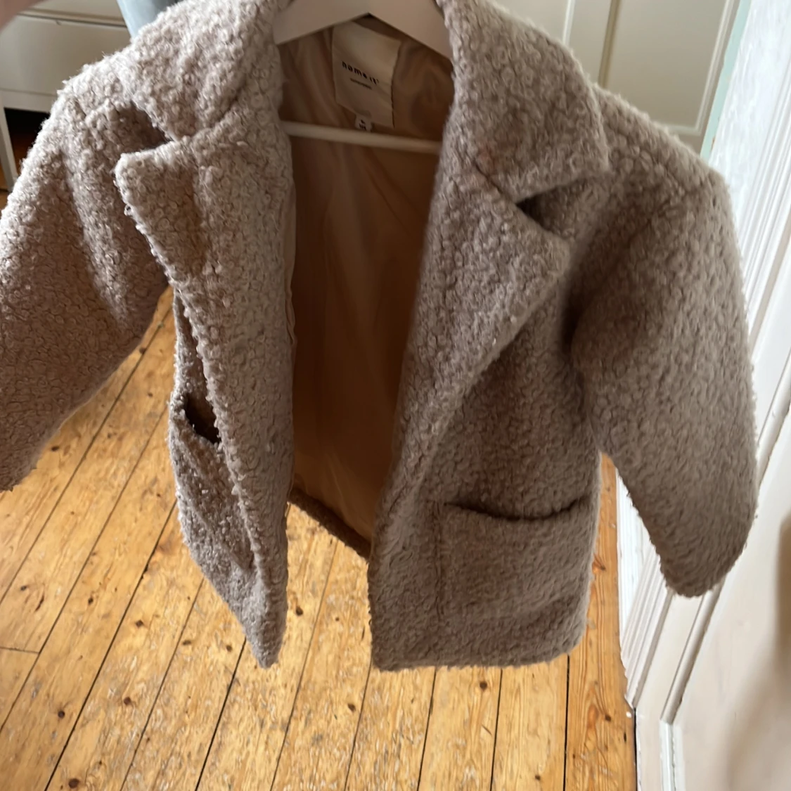 Beige teddyjacka från Name It, stl 128 - 3