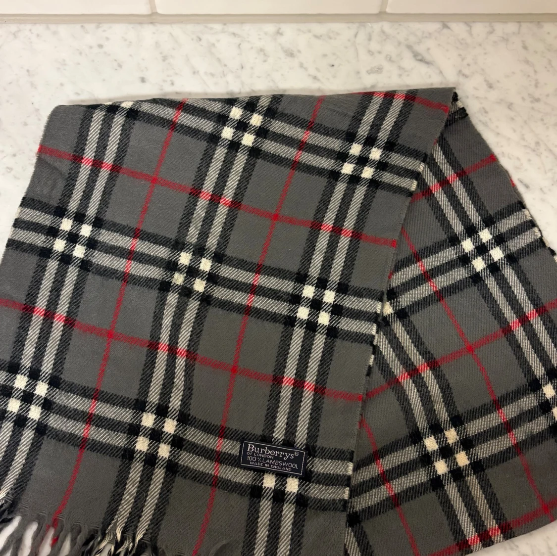 Rutig grå halsduk från Burberrys - 3