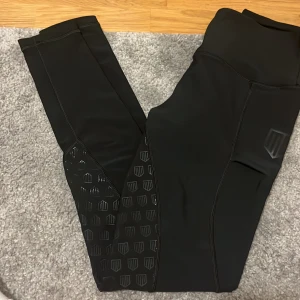 Mayadelorez ridbyxor  - Helt nya storlek S