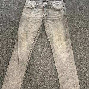 Grå slim jeans Jack & Jones 34/32 - Nytt skick 