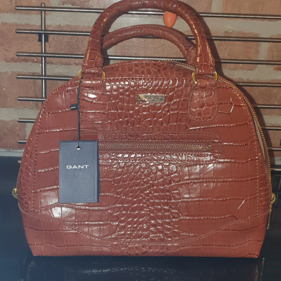 Brun handväska i skinn från GANT - 1
