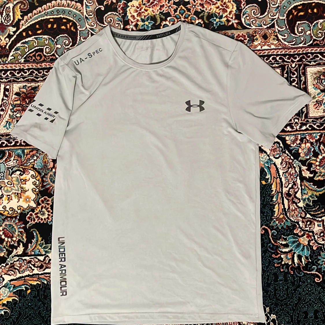 Ljusgrå Under Armour t-shirt - 1