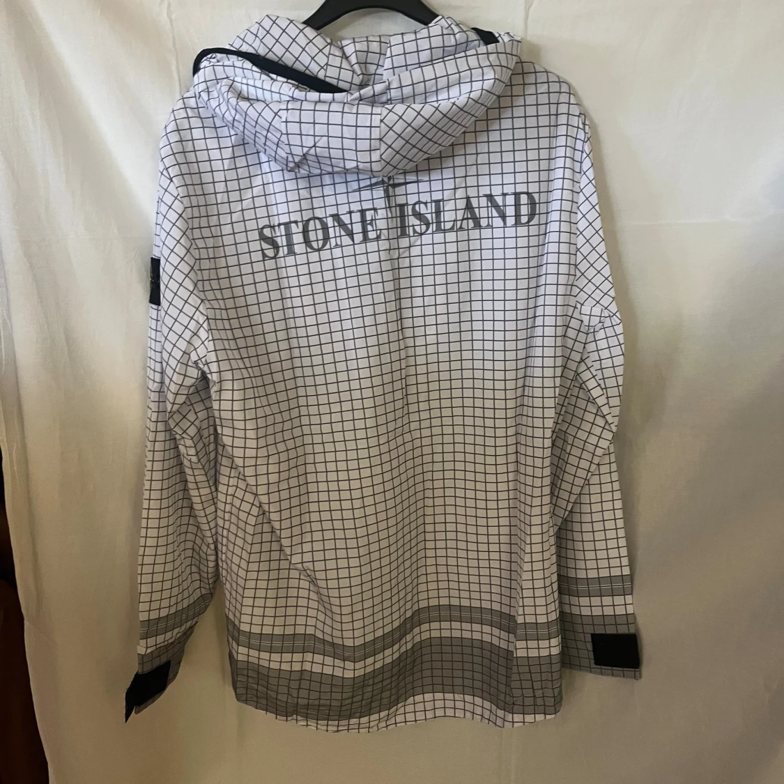 Vit rutig vindjacka från Stone Island - 1