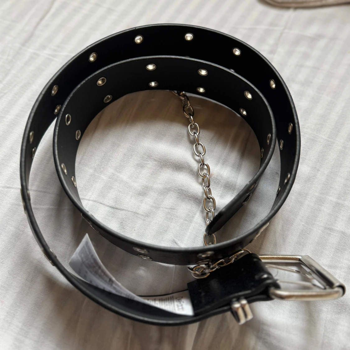 Svart bälte med nitar och kedja - 3