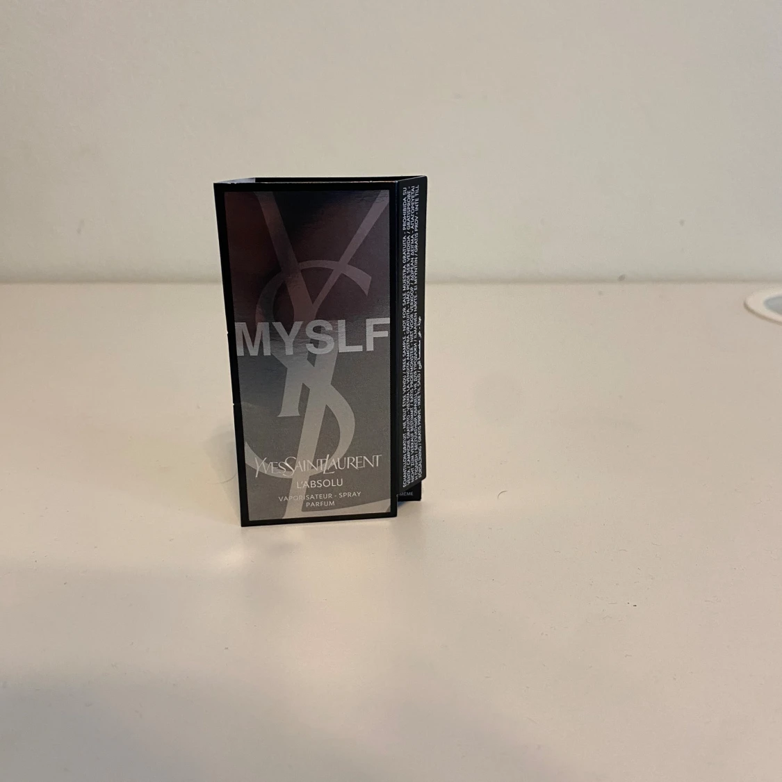 YSL MYSLF L'Absolu Parfum sample (papper runt)