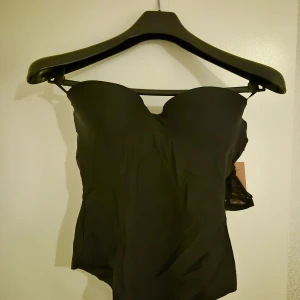 Svart body H&M 75A - Ny och oanvänd