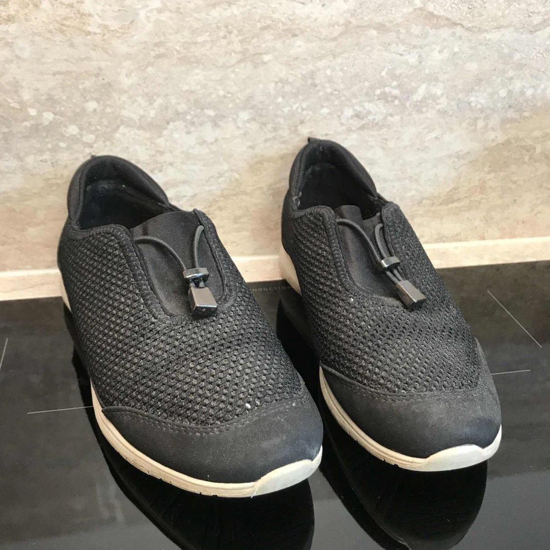 Svarta sneakers / tygskor med glitter strl 38 - 1