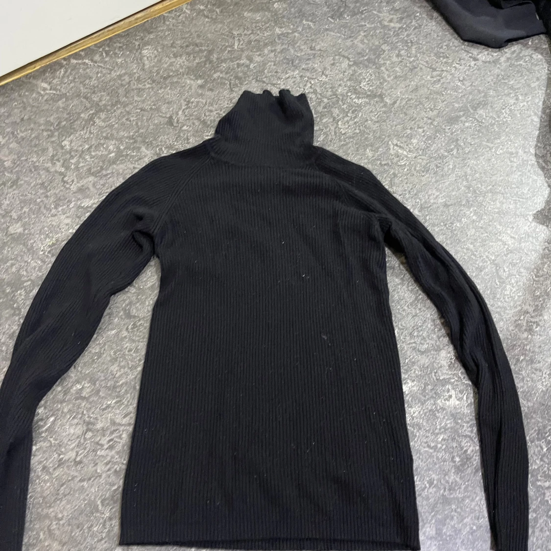 Svart ribbad polotröja XS - 1