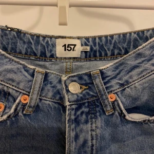 Low waist jeans - Omsydda jeans! De är låg midjade och passar till allt. De är köpta från lager157, säljer eftersom de har blivit för små för mig!!