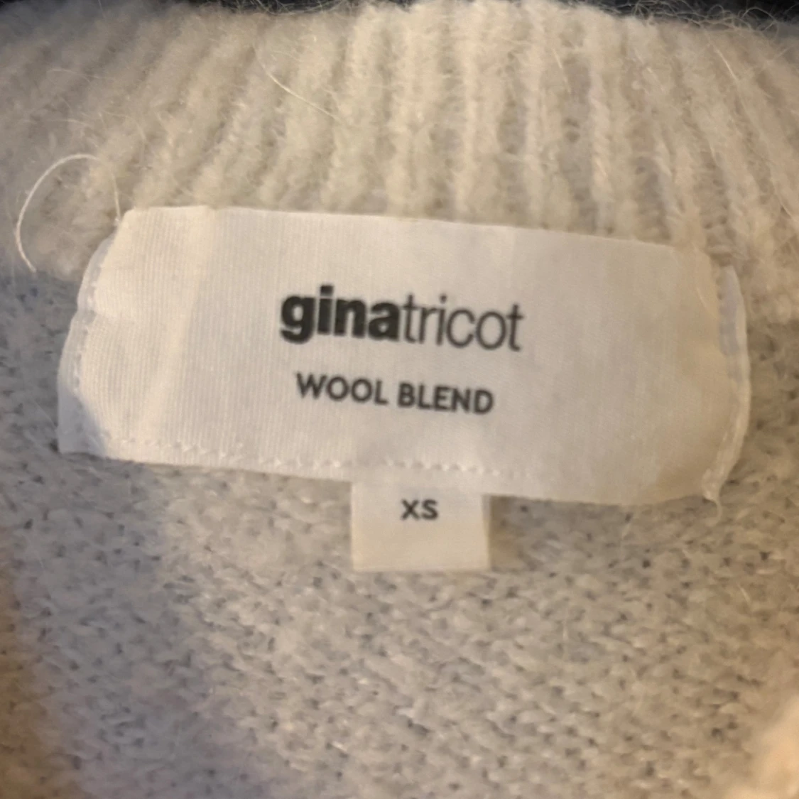 Vit stickad tröja från Gina Tricot - 1