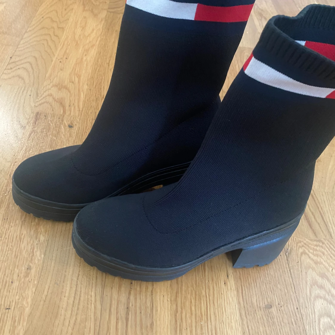 Svarta stickade boots med klack - 1