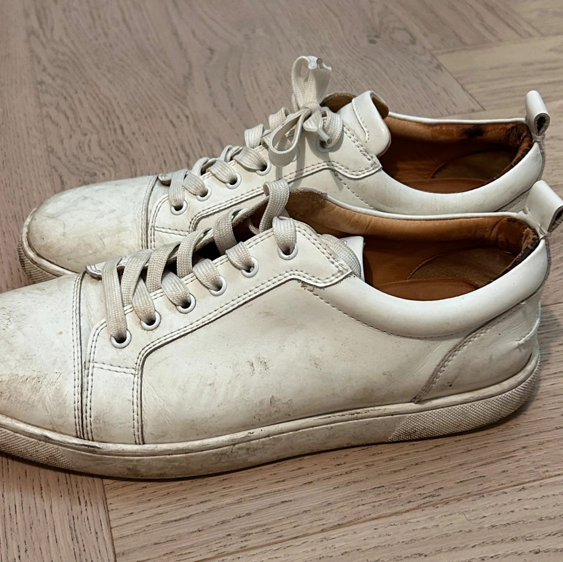 Vita sneakers från Christian Louboutin - 1