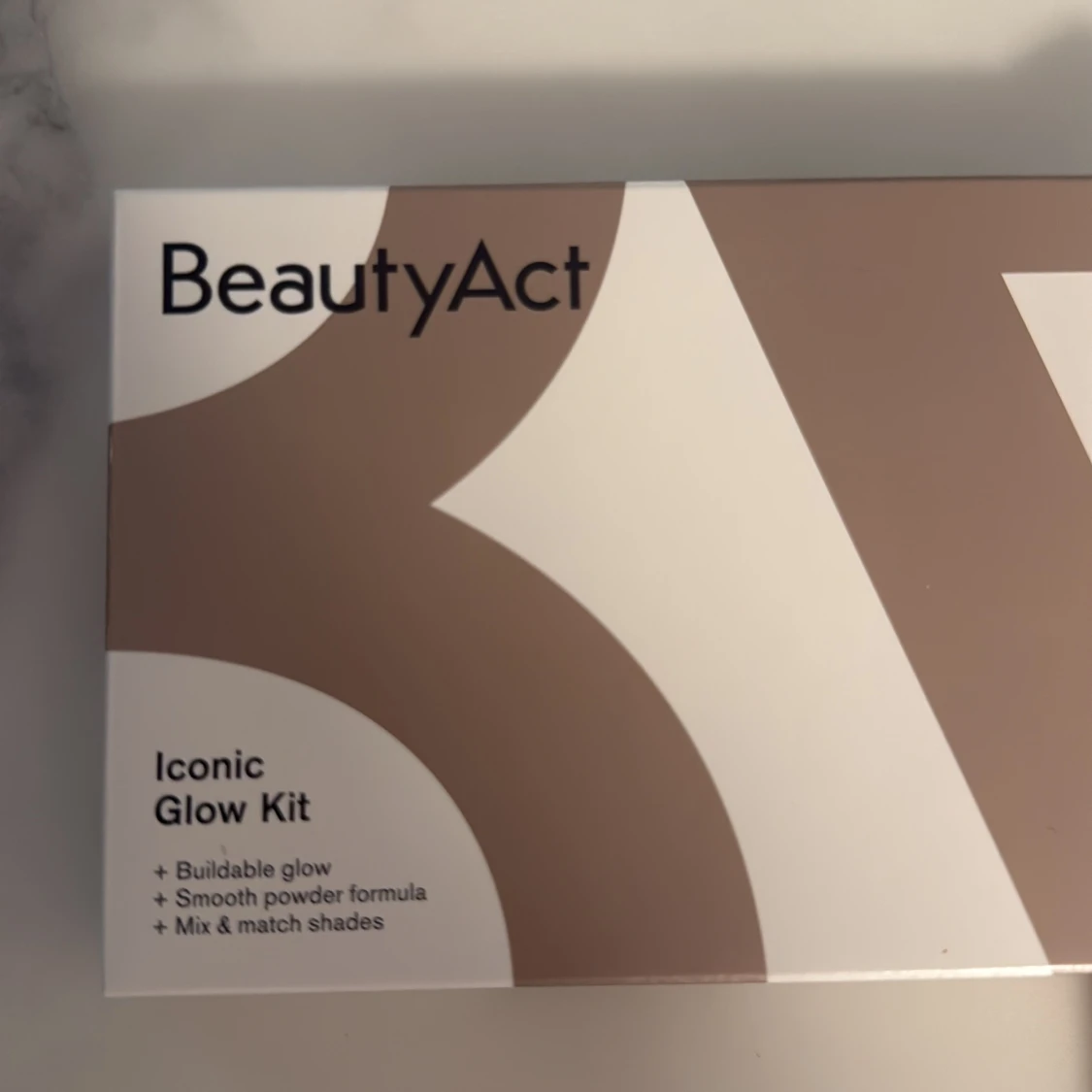 BeautyAct Iconic Glow Kit highlighter - 2