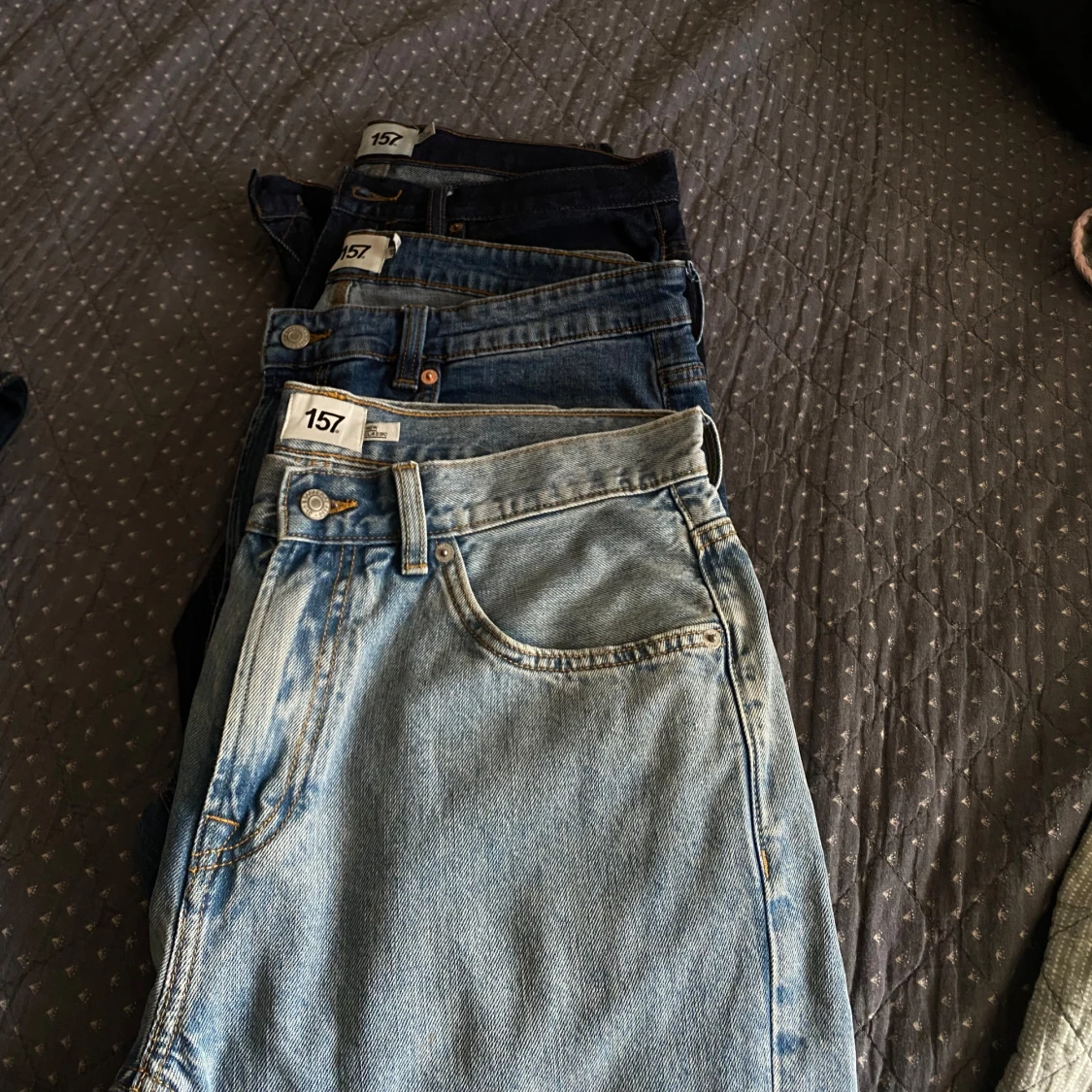 Flera par blå jeans från 157 - 1