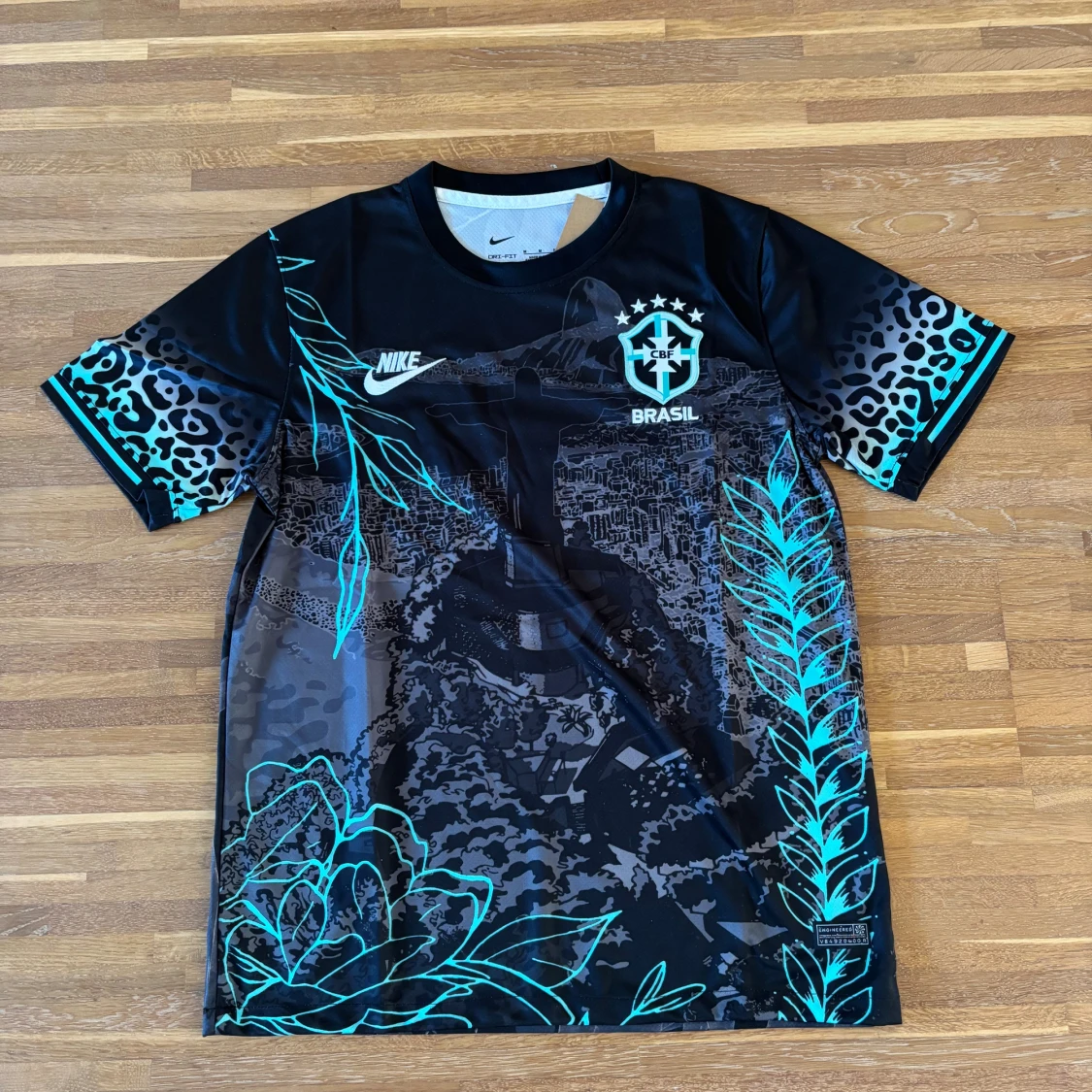 Nike Brasil svart fotbollströja M – unikt Rio-tryck & Dri-FIT