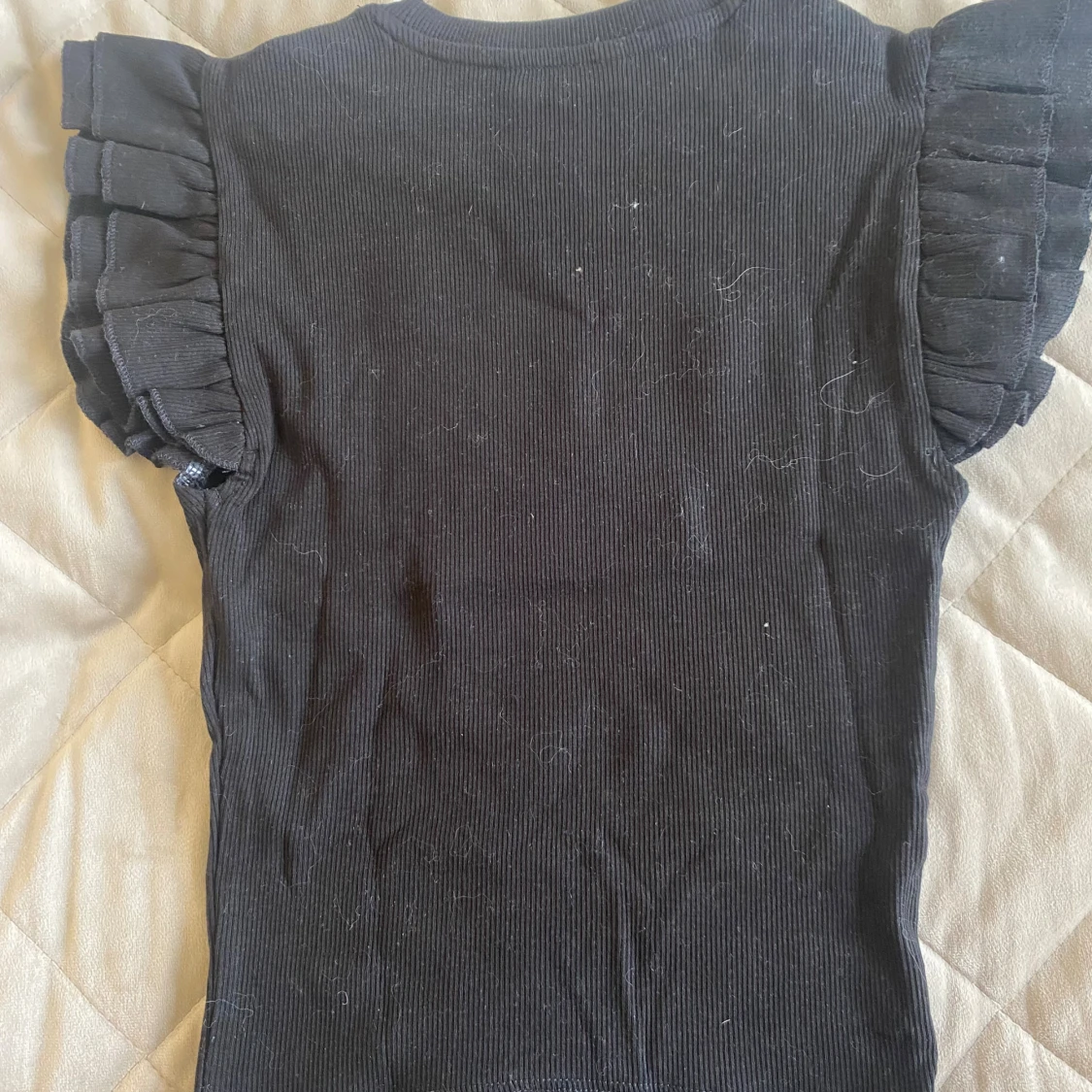 Svart ribbad topp med volangärm Zara - 1