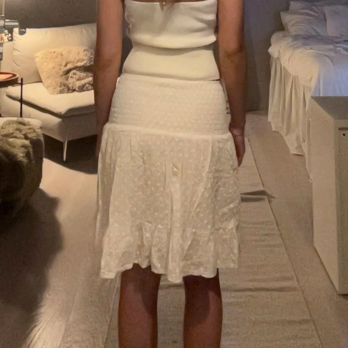 Vit volangkjol med struktur - 1