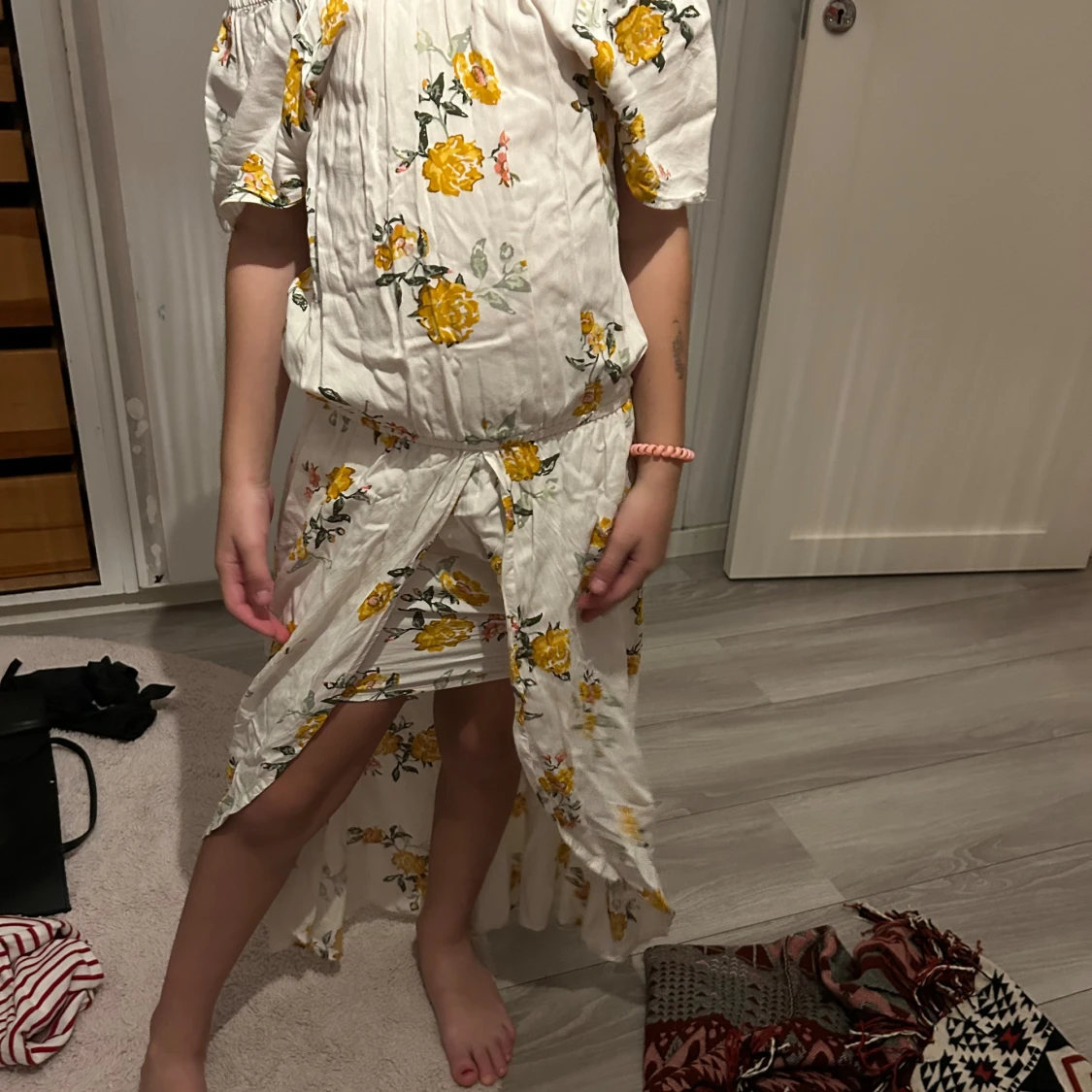 Vit blommig långklänning från Lindex