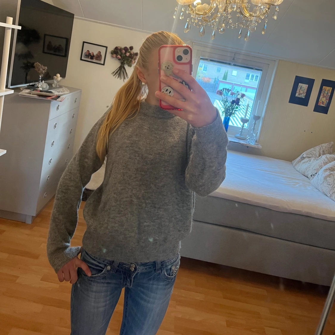 Grå stickad tröja  - 1