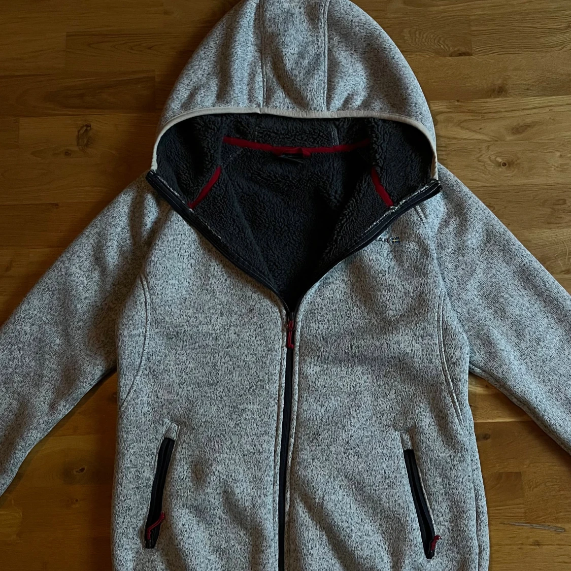 Grå teddyjacka med huva från Bluewear