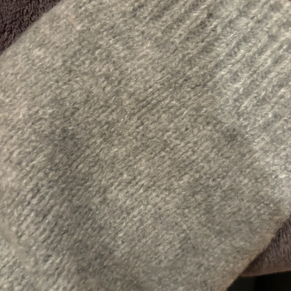 Grå stickad hoodie med huva - 4