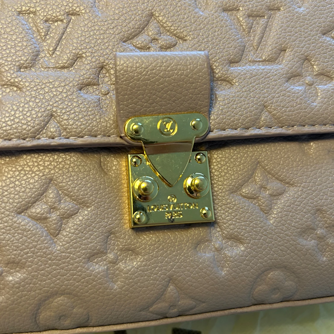 Beige Louis Vuitton handväska i skinn - 2