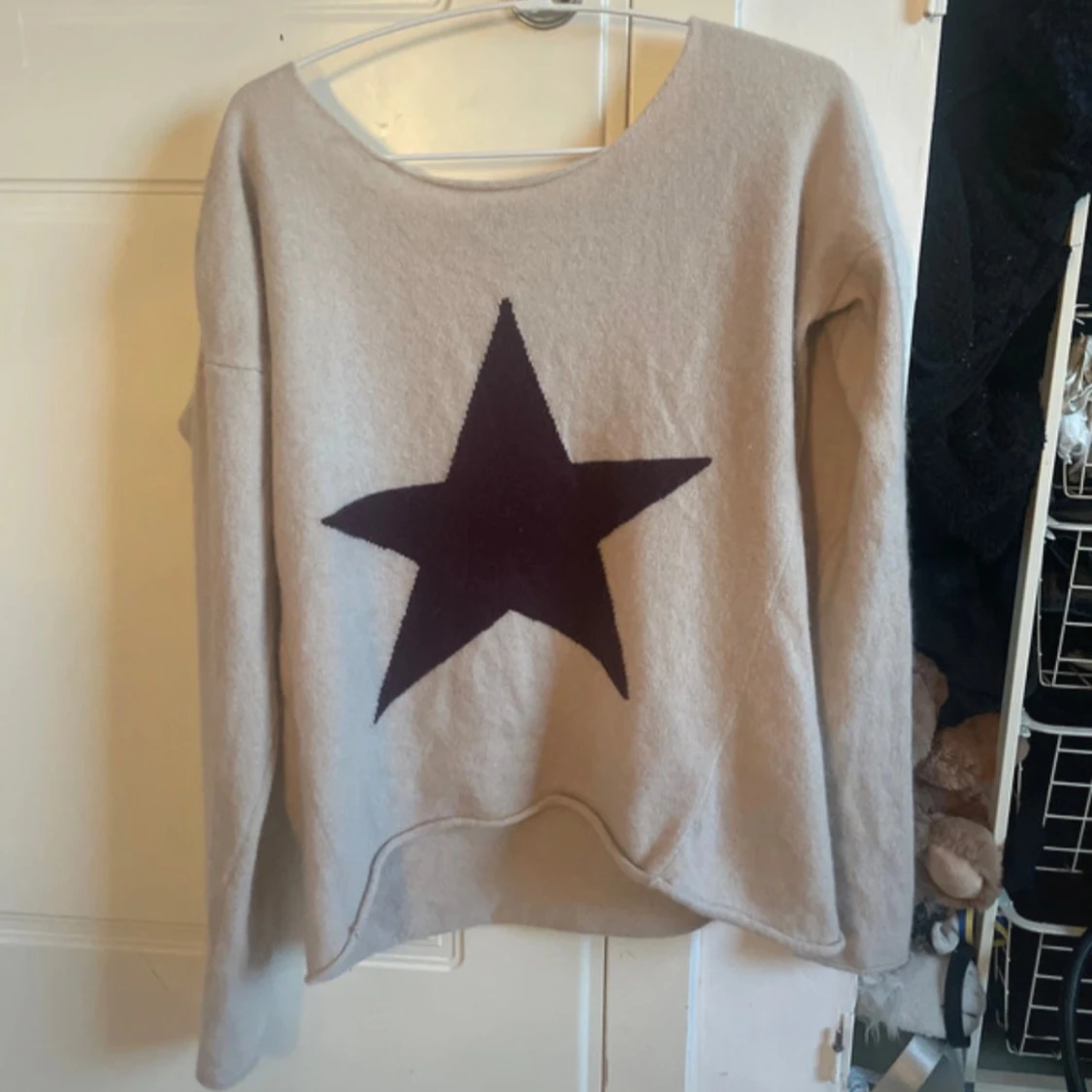 Beige stickad tröja med stjärna Hunkydory - 1