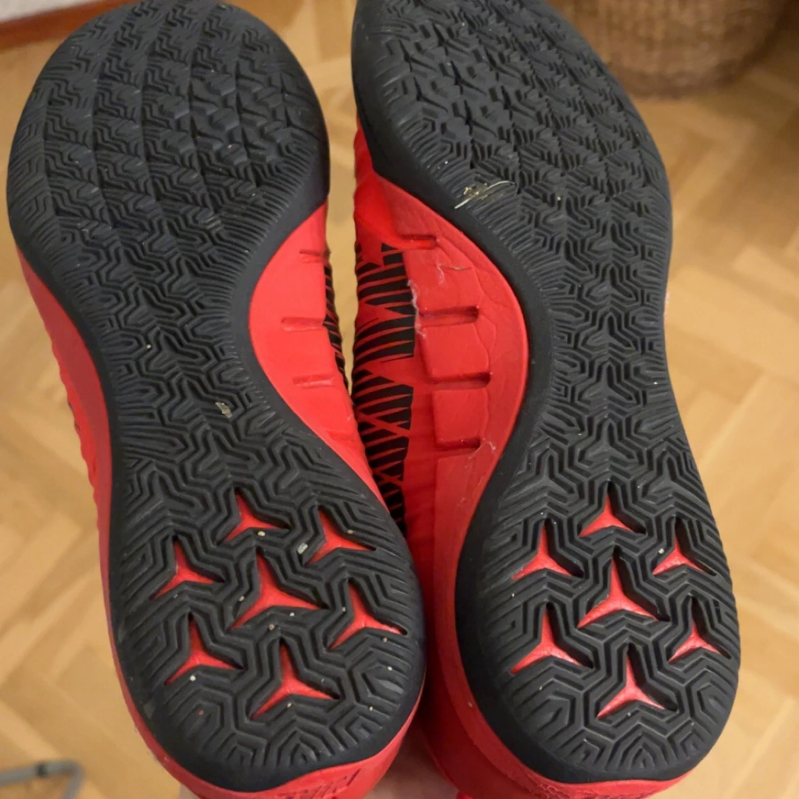 Röda nike futsal skor  - 1