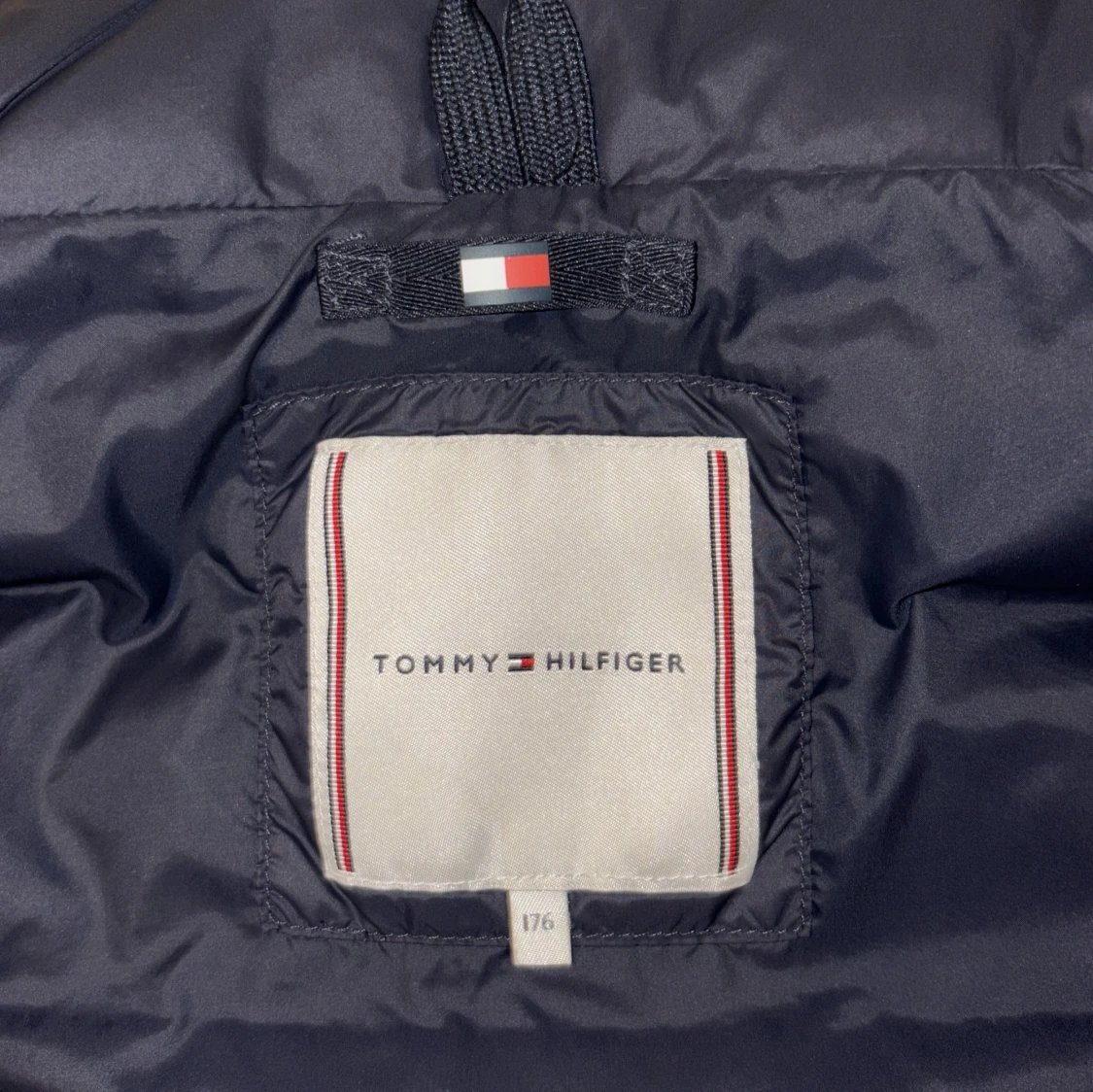 Mörkblå dunväst från Tommy Hilfiger - 2